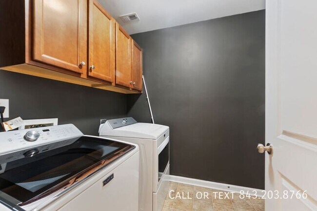 Building Photo - 341 Drayton Pl Dr