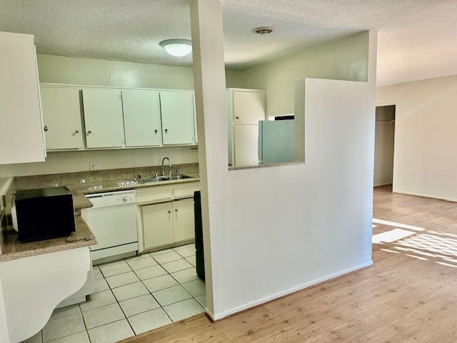 Building Photo - 11843 Dorothy St