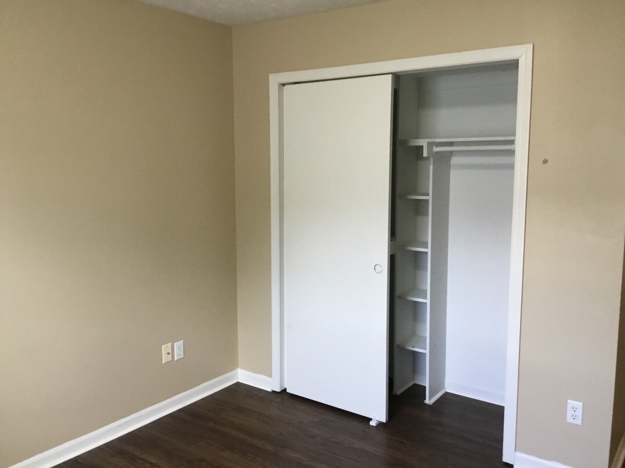 Building Photo - 2040 Theodore Dr