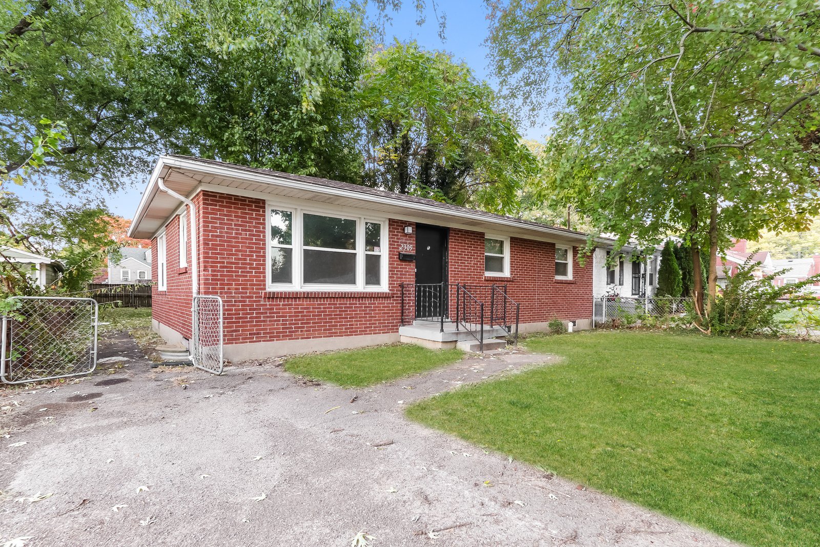 Building Photo - 2309 Dexter Ave