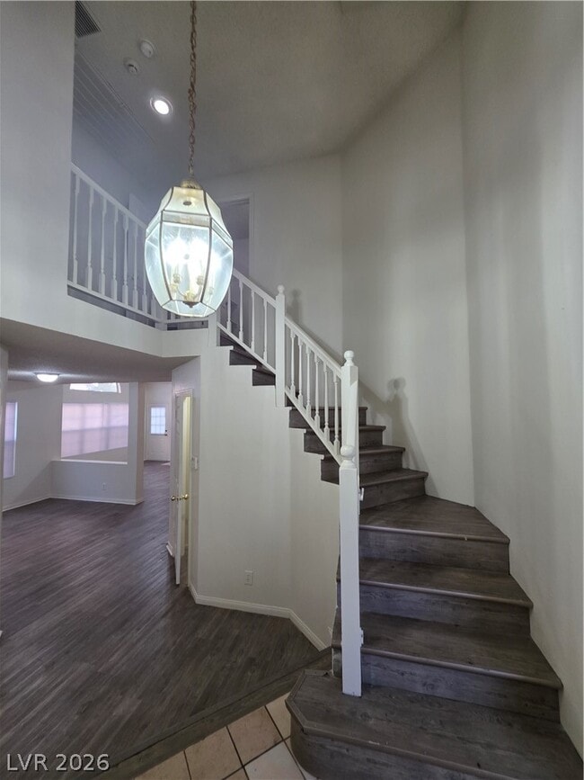 Building Photo - 6561 Avon Ct