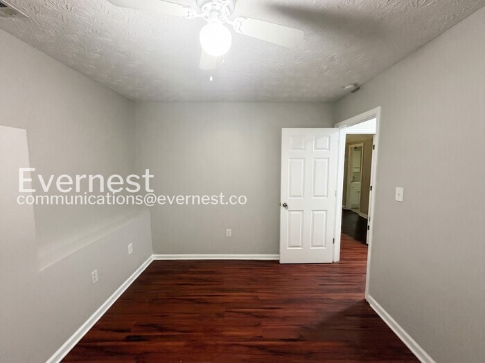 Building Photo - 228 Nina Cir