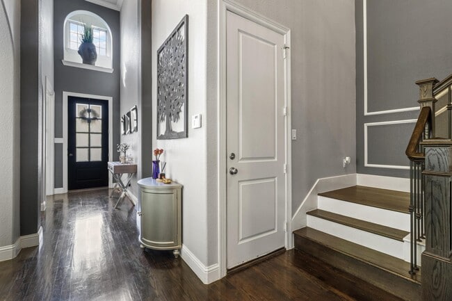 Building Photo - 1104 Steele Ln