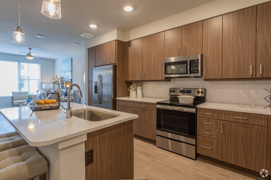 1BR, 1BA - 714 SF - Luxe at Mile High