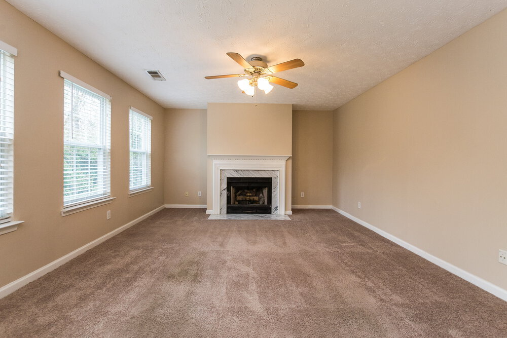 Building Photo - 400 Crested View Dr
