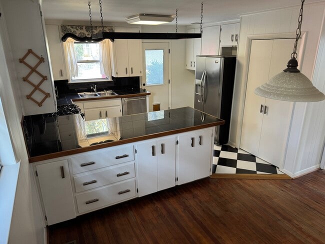 Building Photo - 4920 Lee Ave