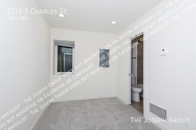 Building Photo - 2218 S Charles St