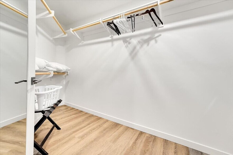 Building Photo - 593 Camino De La Reina