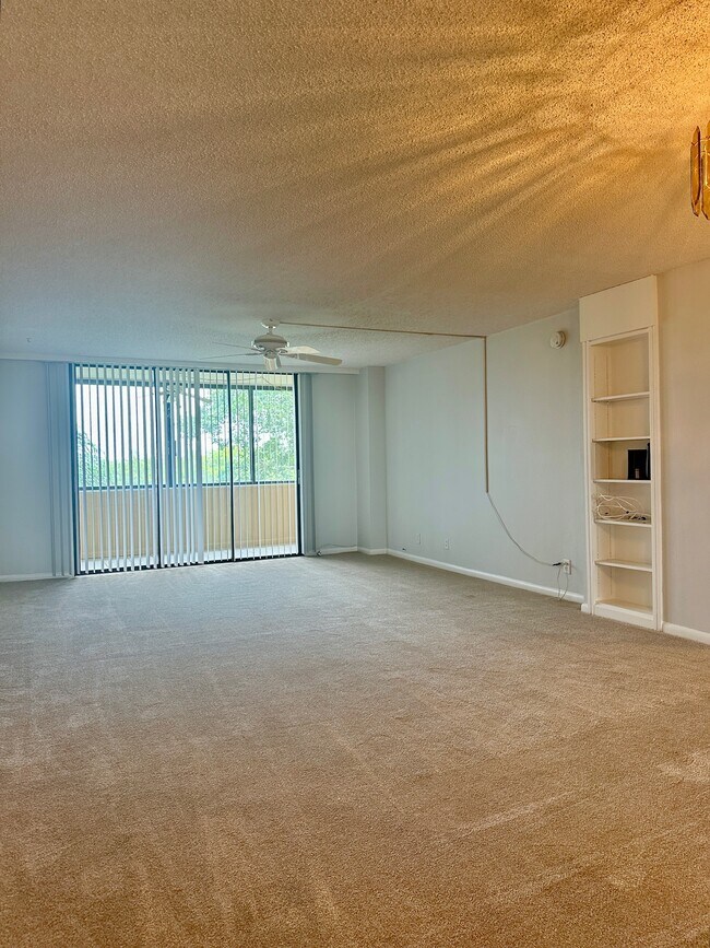 Building Photo - 2617 Cove Cay Dr