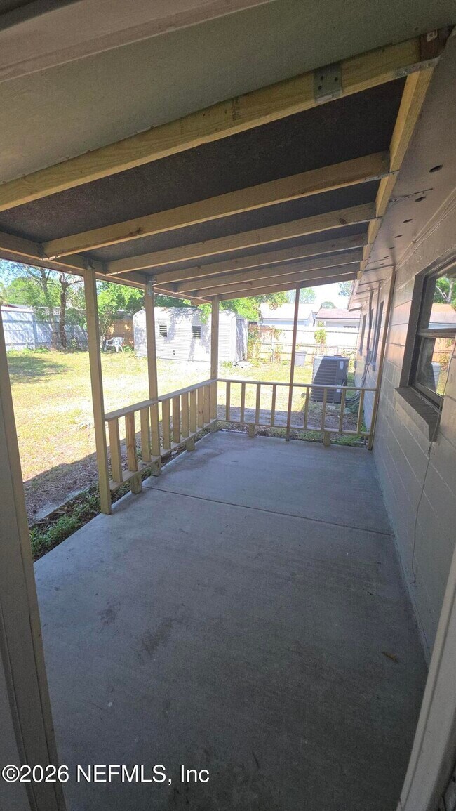 Building Photo - 10791 Luana Dr N