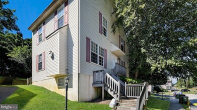 Building Photo - 24 Duttonview Dr