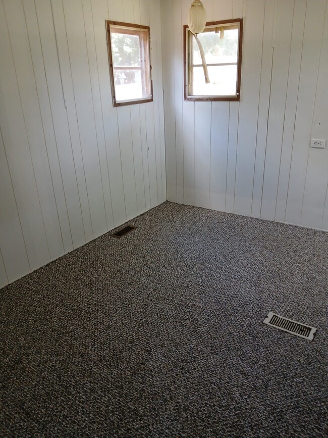 Building Photo - 19 Grand Cir