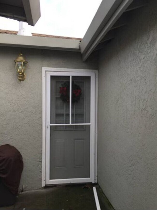 Building Photo - 10635 Acalanes Dr