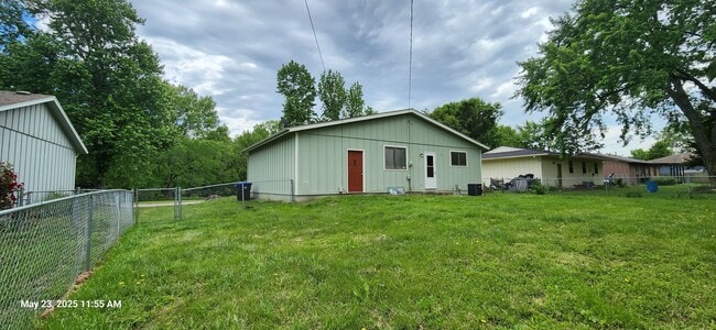 Building Photo - You'll love this 2BR + bsmt bonus rooms ra...
