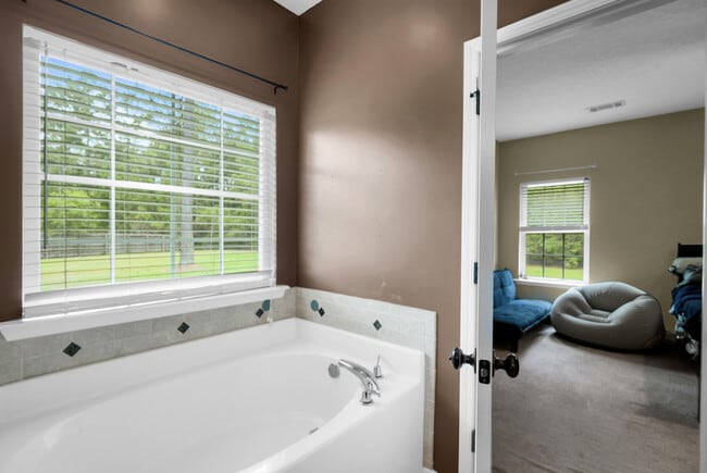 Building Photo - 68 Lincoln Way