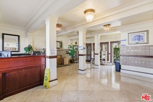 Building Photo - 4125 S Figueroa St