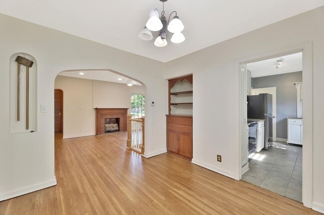 Building Photo - 230 S Minneapolis St