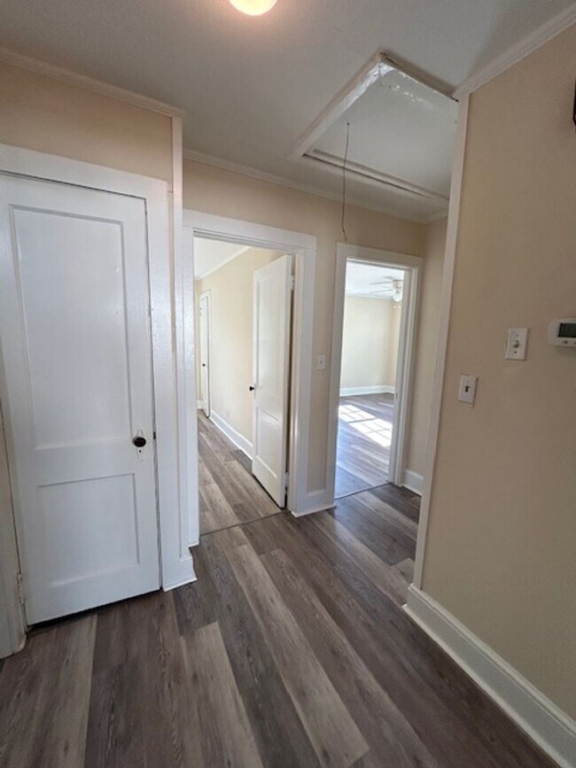 Building Photo - 3 Bedroom 1 Bath Home