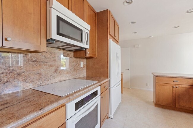 Building Photo - Stunning Mid-Century Modern 4 BR 3 BA with Bonus Room and Office