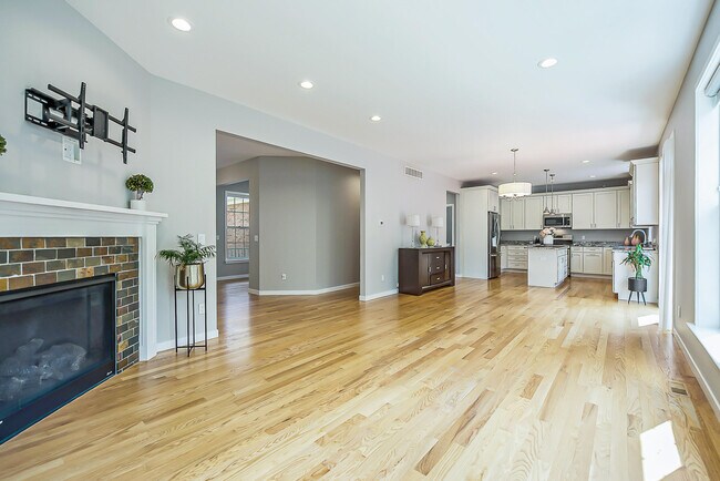 Building Photo - 348 Sedgewood Ln