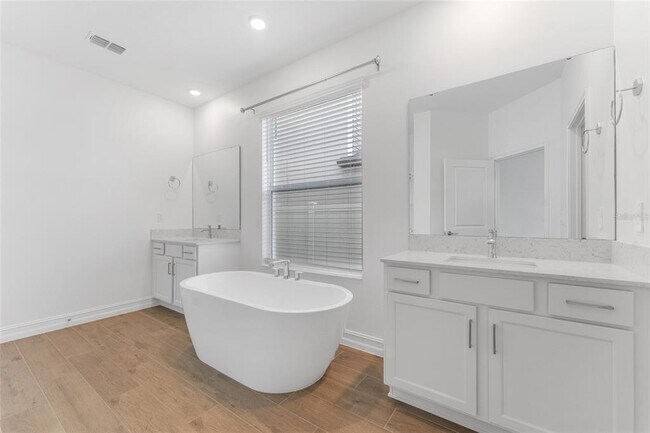 Building Photo - 18255 Serene Lk Lp