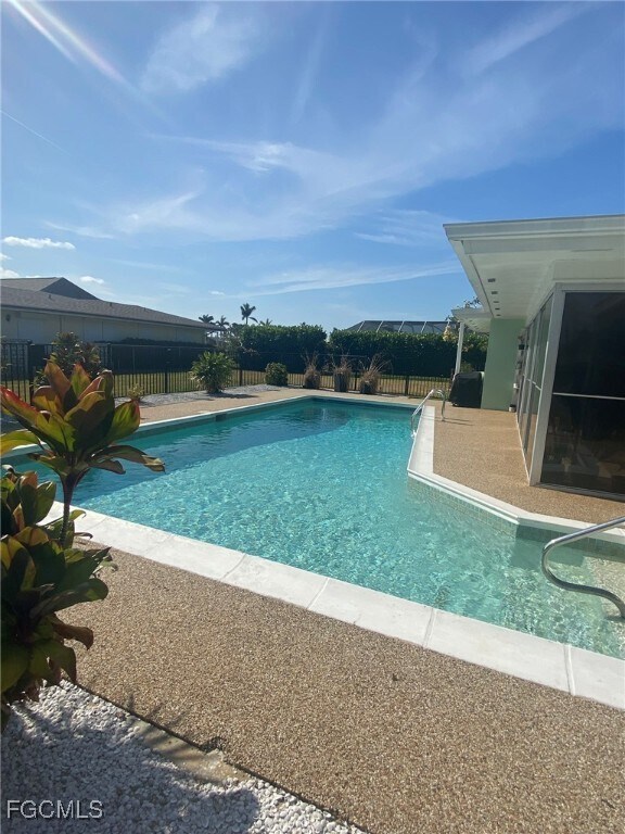 Building Photo - 5917 SW 1st Ct