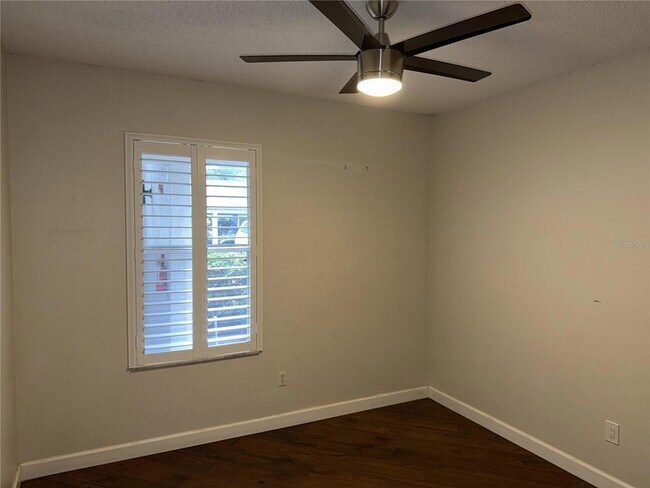 Building Photo - 550 Cranes Way