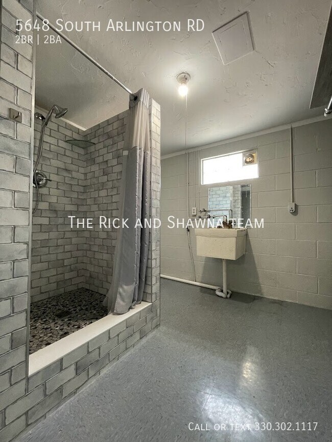 Building Photo - Two bedroom townhouse with bonus room for ...