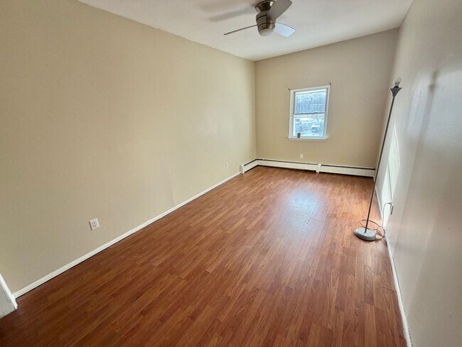 Building Photo - 40 Sarah Ln