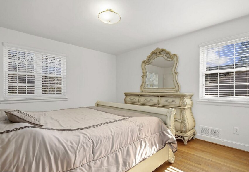 Building Photo - 5612 Massachusetts Ave