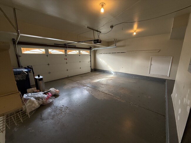 Building Photo - 612 Newbury Ln