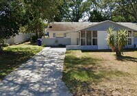 Building Photo - Lovely 2 bedroom 1 bath with pool!