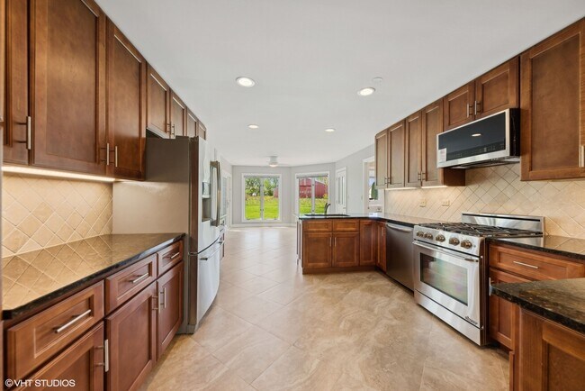Building Photo - 15020 King Dr