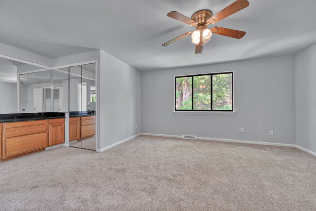 Building Photo - $3,600.00 - 4 Bedroom, 3.5 Bathroom, Singl...