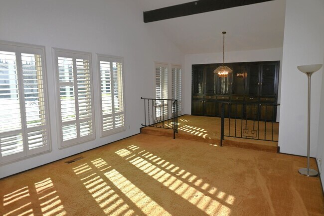 Building Photo - 80 Parkshore Cir