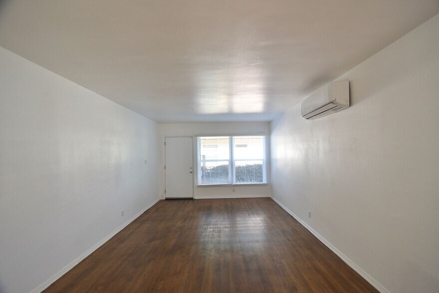 Building Photo - 10919 Camarillo St