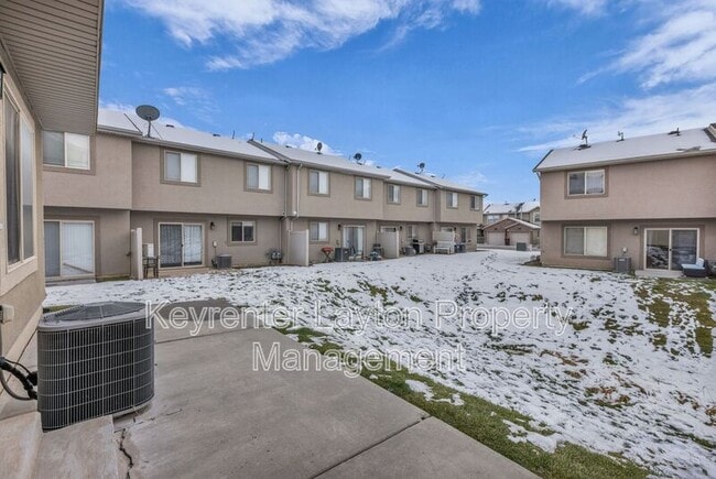 Building Photo - 2415 Wellington Dr