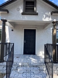 Building Photo - 2853 E 6th St