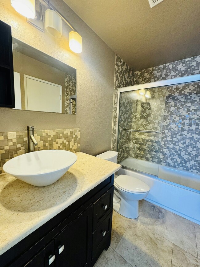 Building Photo - 29869 Ventnor Ct