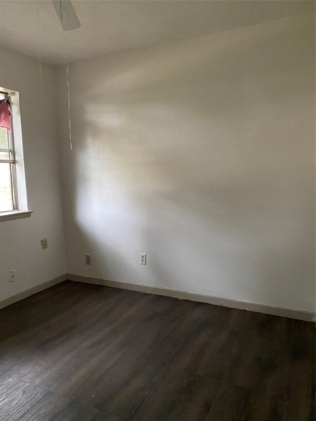 Building Photo - 5122 Kent Dr