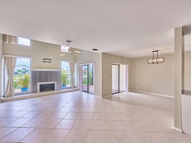 Building Photo - 6040 Glendale Dr