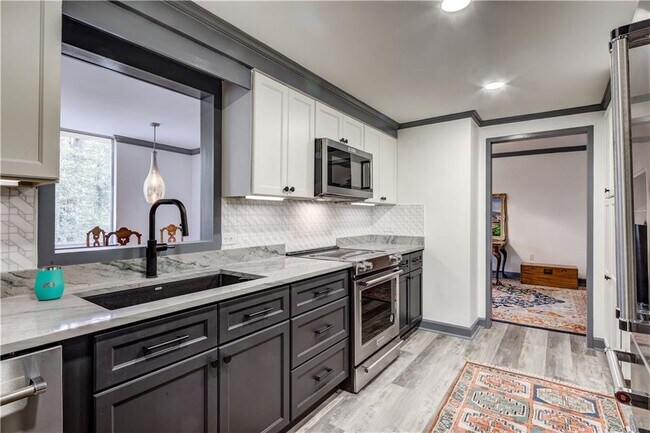 Building Photo - 2637 Peachtree Rd NE