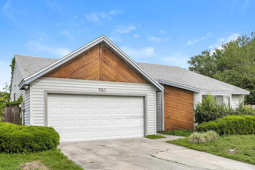Building Photo - 4767 Wassail Dr