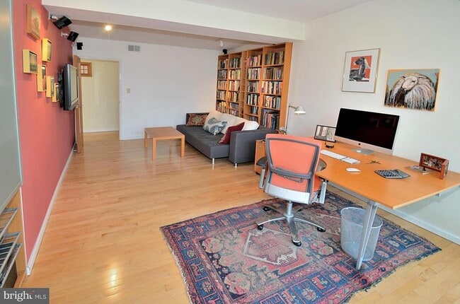 Building Photo - 2227 Glasgow Rd