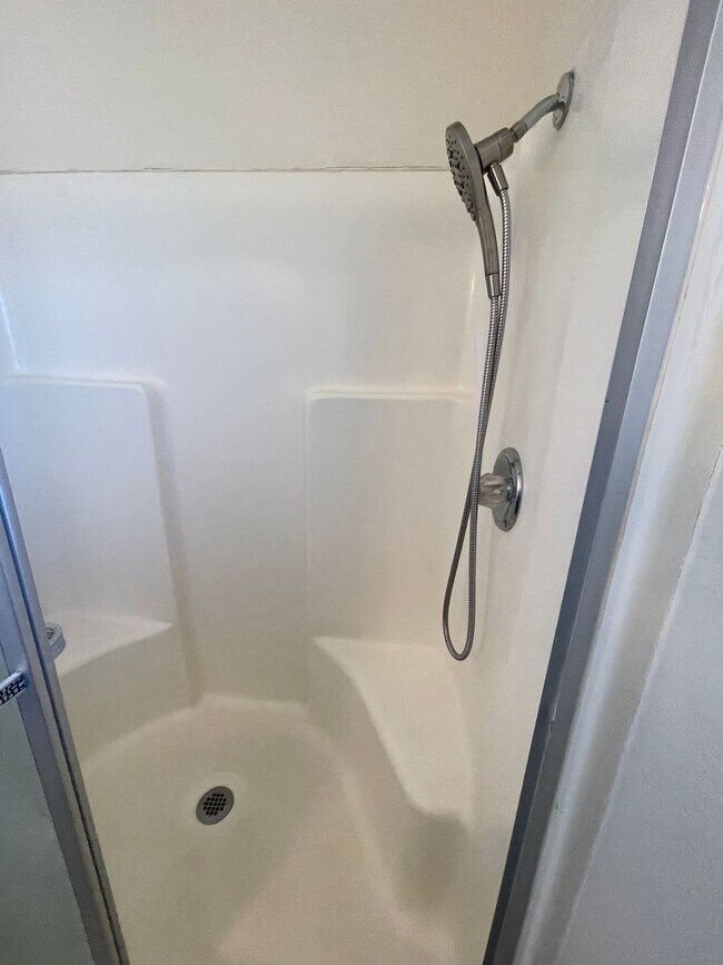 Building Photo - Apple Valley-Cute Starter Home- 2 Bedrooms, 2 Bathrooms, All Appliances Included, Fully Fenced