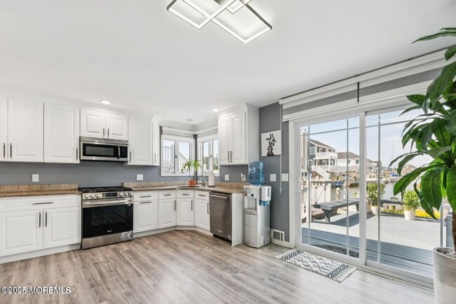 Building Photo - 385 Aldo Dr