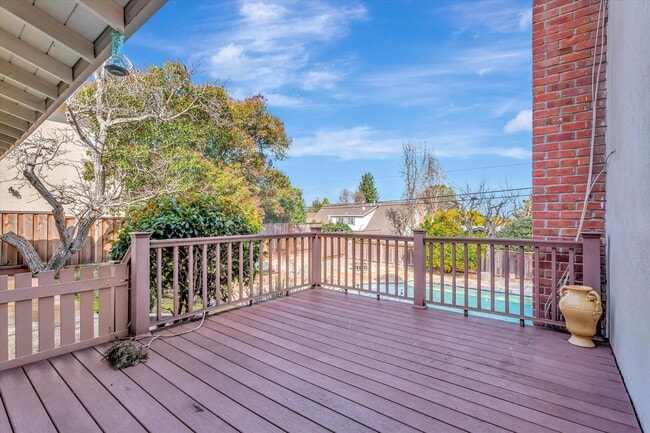 Building Photo - Tri-Level Home in Los Gatos