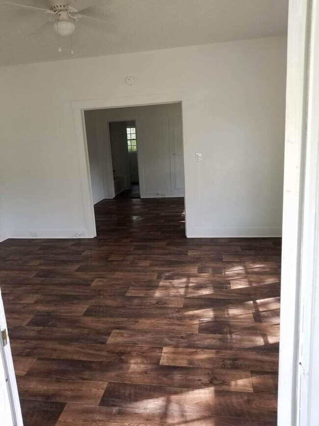 Primary Photo - 1 bedroom 1 bath duplex