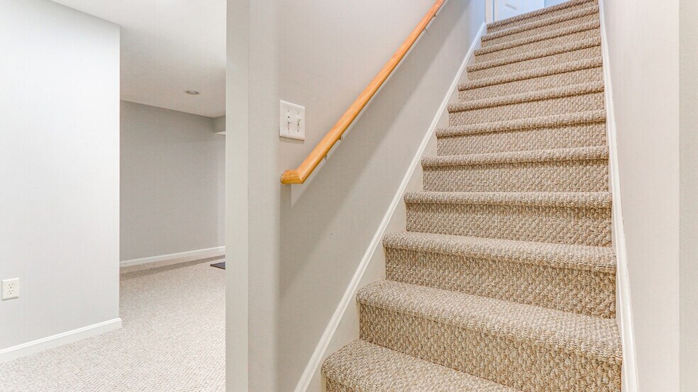 Building Photo - 443 Arrowhead Rd