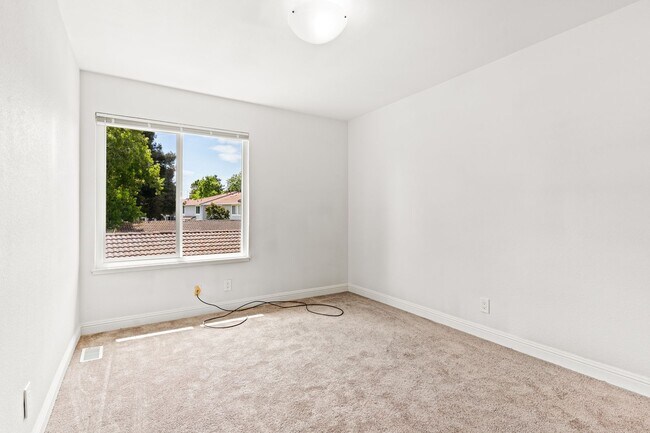 Building Photo - 4905 Bridgepointe Pl